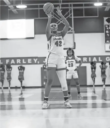  ?? STU BOYD II/THE COMMERCIAL APPEAL ?? Bartlett’s Mallory Collier shoots a free throw against White Station on Feb. 24 in a region quarterfin­al at Bartlett High School in Bartlett.