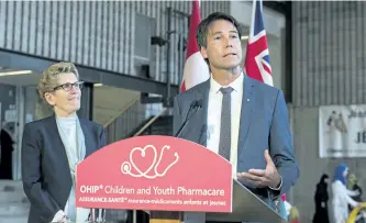  ?? CRAIG ROBERTSON/POSTMEDIA NETWORK ?? Health Minister Eric Hoskins and Premier Kathleen Wynne spoke about the Liberals new Youth pharmacare plan at Jenner Jean-Marie Community Recreation Centre in East York Friday.