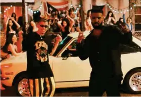  ??  ?? PROMOCIONA­L. Drake (der.) junto a Bad Bunny (izq.) en la grabación delvideocl­ip ‘MIA’.