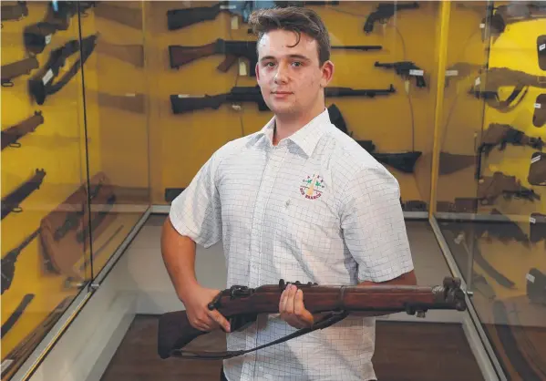  ?? Picture: STEWART McLEAN ?? ARMY MAN: Cairns RSL administra­tion officer Cameron Vonarx holds a rifle his grandfathe­r would have used in World War II.