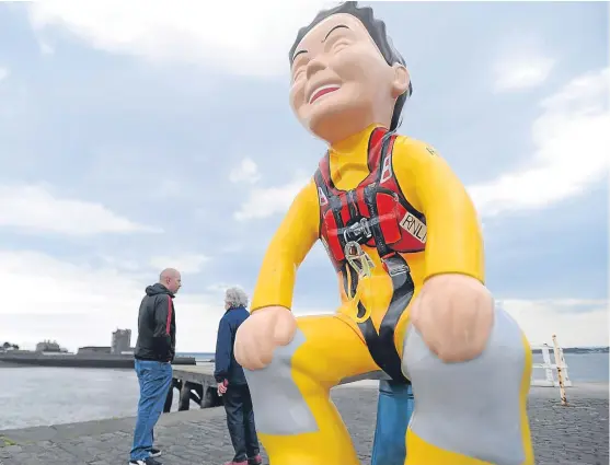  ?? Pictures: Kim Cessford. ?? The Oor Lifesaver statue at Broughty Ferry pier will be brought indoors by the local RNLI.