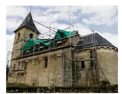  ??  ?? La toiture de l’église de Saint-Chignes en partie refaite.