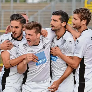  ?? Foto: Horst Hörger ?? Die Spatzen stehen schon ordentlich unter Druck, weil sie bisher noch kein Spiel in der laufenden Runde gewonnen haben. Von diesem wollen sie sich morgen im Heimspiel gegen Hessen Kassel mit einem Dreier befreien.