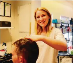  ?? FOTO: ANNA TORP KVASJORD ?? Frisør: Natalia Carnero jobber som frisør hos Livs salong, hvor hun har funnet seg godt til rette.