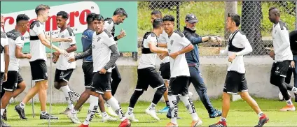  ??  ?? Los rayados entrenaron ayer en su complejo con presencia de la prensa.