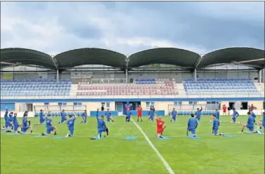  ??  ?? Primera sesión del Amorebieta ya como equipo de LaLiga SmartBank, ayer en su estadio de Urritxe.