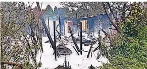 ?? FOTO: FF ?? Zwei Wohnwagen brannten aus, die Ursache ist bislang noch unklar.