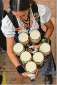  ?? Foto: Andreas Gebert, dpa ?? Jedes Jahr wird das Bier auf der Wiesn teurer.