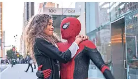  ?? FOTO: DPA ?? Zendaya als Michelle „MJ“Jones und Tom Holland als Spider-man Peter Parker sind in „Far from Home“Klassenkam­eraden – und in Düsseldorf derzeit in Originalve­rsion, synchronis­iert und in 3D zu sehen.