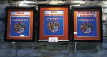  ?? LAUREN HALLIGAN - DIGITAL FIRST MEDIA ?? Three Chowderfes­t awards are proudly displayed at Ribbon Cafe in Ballston Spa.