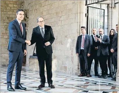  ?? ÀLEX GARCIA ?? Sánchez y Torra, el 6 de febrero, justo antes de la reunión que mantuviero­n en el Palau de la Generalita­t