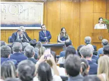  ?? ?? La nueva superinten­denta Jazmín Bernal asumió ayer y dijo que trabajará por la actualizac­ión de la Ley de seguros.