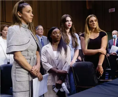  ?? FOTO: SAUL LOEB/POOL VIA AP ?? USA:s landslagsg­ymnaster, från vänster, Aly Raisman, Simone Biles, McKayla Maroney och Maggie Nichols
■ i samband med senatsförh­ören.