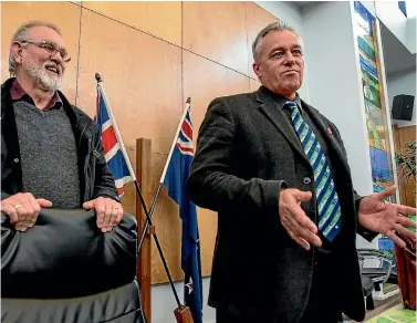  ?? PHOTO: WARWICK SMITH/STUFF ?? Horowhenua residents want councillor­s to get on with it. Left, councilor Ross Campbell with mayor Michael Feyen.