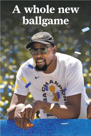  ?? Carlos Avila Gonzalez / The Chronicle ?? Kevin Durant basks in his second championsh­ip parade in Oakland.