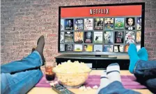  ??  ?? Netflix será la primera empresa de TV de paga por internet que aumenta 30% en promedio los precios de sus servicios, por la depreciaci­ón del peso.