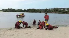  ?? ?? LIFE SKILLS: NSRI Port Alfred Station 11 commander Chris Pike releases the two ‘drowning’ victims as pairs of rescuers perform CPR on mannequins at Kiddies Beach.
