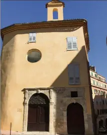  ?? (Photos Cl. C.) ?? Les façades et les portes ont été entièremen­t rénovées.