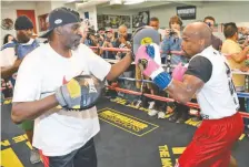  ??  ?? Roger Mayweather