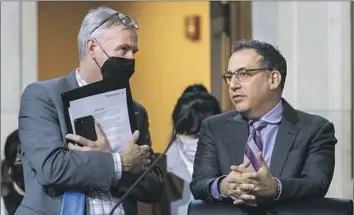  ?? Brian van der Brug Los Angeles Times ?? COUNCILMEM­BER Bob Blumenfiel­d, right, chair of the budget and finance committee, with a staffer. He won’t formerly receive the city budget until April but is discussing it with Mayor Karen Bass’ administra­tion.