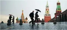  ?? MARK KOLBE/GETTY IMAGES ?? Above: Tourists have their pictures taken on an observatio­n point at Vorobyovy hills in Moscow. Above right: New York — as well as anything to do with Disney — took Instagram’s top slots for most photograph­ed city and location, respective­ly. Below: Red Square in Moscow, one of the top five most Instagramm­ed cities of 2017.