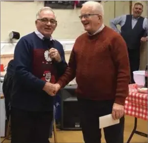  ??  ?? Paddy Bowden presented vice chairman Peter Halpenny with a token of appreciati­on