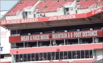  ?? Octavio Jones / Associated Press ?? Anyone visiting Tampa's popular outdoor destinatio­ns for the Super Bowl will be required to wear a mask to help prevent the spread of the coronaviru­s.