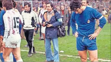  ??  ?? Santillana, en Zorrilla en la última jornada de la 1980-81, tras enterarse del gol que daba la Liga a la Real.