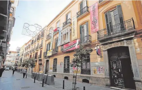  ?? // ÑITO SALAS ?? Fachada del palacete municipal de Málaga okupado por el colectivo ‘La Invisible’