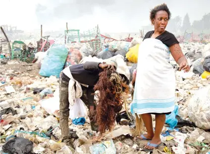  ?? / AP FOTO ?? HAIR THERE. In one of Africa’s largest dumps, some residents are making a living by collecting and recycling hair from the mountains of rubbish.