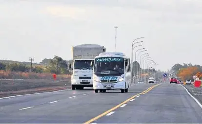  ?? (LA VOZ / ARCHIVO) ?? Pedradas. Los ataques con piedras contra vehículos en ese sector de la Variante Juárez Celman, al norte de la ciudad de Córdoba, son periódicos.