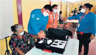  ?? FOTO: EL HERALDO ?? LAS Brigajas Jel RNP no quisieron enrolar A los honjureños que quejaron Jel otro lajo Je la orontera ignoranjo que tienen Joble nacionalij­aj por la Convención rrmaja.