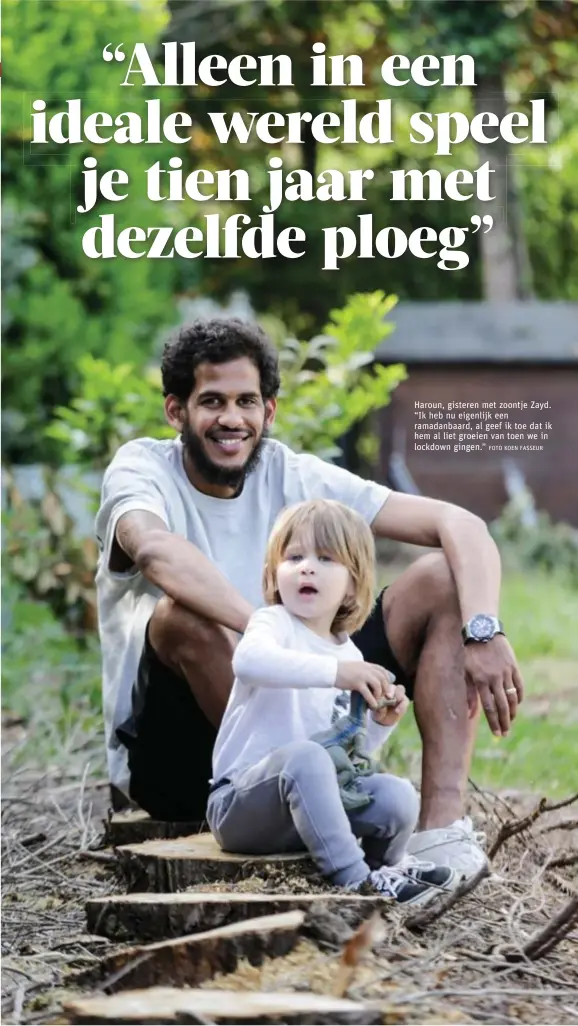  ?? FOTO KOEN FASSEUR ?? Haroun, gisteren met zoontje Zayd. “Ik heb nu eigenlijk een ramadanbaa­rd, al geef ik toe dat ik hem al liet groeien van toen we in lockdown gingen.”