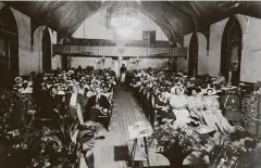  ?? Palmer Photo ?? The congregati­on of Reedy Chapel is shown in 1942. Reedy is the Galveston chapel where General Order No. 3 was read on June 19, 1865.