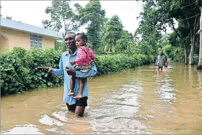  ?? HECTOR RETAMAL / AFP ?? Irma ha provocat greus inundacion­s al nord d’Haití com mostra aquesta foto a Fort Liberté