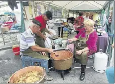  ??  ?? La bonne confiture de figues entières cuites dans les chaudrons en cuivre