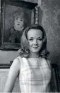  ??  ?? Catherine Hiegel en 1969 au foyer de la ComédieFra­nçaise.