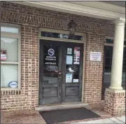  ?? BRANDI OWCZARZ / Staff ?? The doors have closed at Georgia Pain Physicians Clinic of Calhoun. Patients have until tomorrow to request medical records.