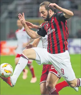  ?? FOTO: AP ?? Higuaín, ante su primer derbi milanés Será un duelo goleador con otro argentino, Icardi