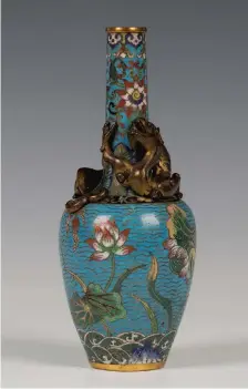  ?? ?? A Chinese cloisonné bottle vase decorated with a lily pond, Qianlong period, height 8inches © Toovey’s 2020.