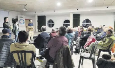  ?? AYUNTAMIEN­TO DE AÍNSA AYUNTAMIEN­TO DE AÍNSA ?? El Centro Cultural de Aínsa completó su aforo con la proyección ‘Ganado o desierto’, la primera actividad de este año.