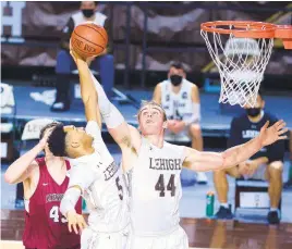  ?? RICKKINTZE­L/MORNINGCAL­LFILEPHOTO ?? Nic Lynch, Lehigh’s 6-foot-11 junior center, continues to play outstandin­g basketball. Lynch, seen here against Lafayette earlier this month, had 17 points, six rebounds and three blocks Saturday against Navy.