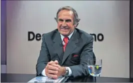  ??  ?? Carlos Reutemann durante su etapa de político.