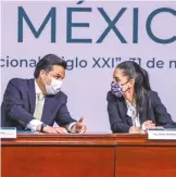  ?? /ROBERTO HERNÁNDEZ ?? Zoé Robledo y Claudia Sheinbaum, en evento del IMSS