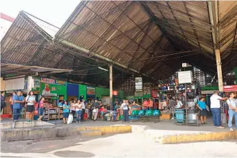  ??  ?? Sin unidades. En la terminal de occidente de San Salvador no hay ningún bus de la ruta 202.