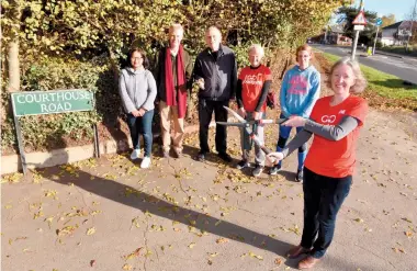  ?? ?? L-R Narumon Grayam, Cllr Simon Bond, Cllr Clive Baskervill­e, Sheila Attenbourg­h, Lydia Egan, Tessa Allanson. Ref:134032-7