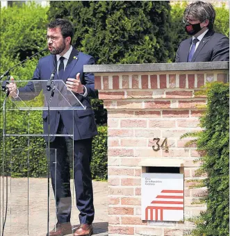  ?? EFE ?? Pere Aragonès, comparece junto a Carles Puigdemont tras su reunión de ayer en Waterloo.