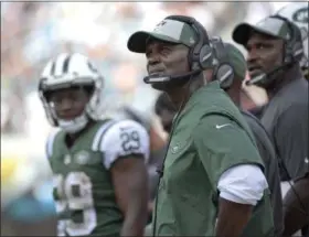  ?? PHELAN M. EBENHACK — THE ASSOCIATED PRESS ?? Jets head coach Todd Bowles, center, watches from the sideline during the second half of the team’s game against the Jaguars in Jacksonvil­le, Fla., on Sept. 29.