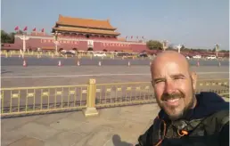  ??  ?? Llegada a Pekín, fin del viaje, objetivo cumplido: 14.000 km y medio mundo recorrido quedaban atrás.