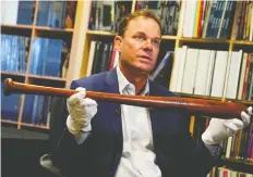  ?? MIKE BLAKE/REUTERS ?? SCP Auctions president David Kohler displays Babe Ruth’s 500th home run bat. It’s expected to sell for well over $1 million.